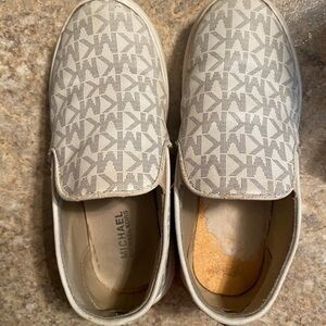 USED MICHAEL KORS KIDS SHOES SIZE 12S